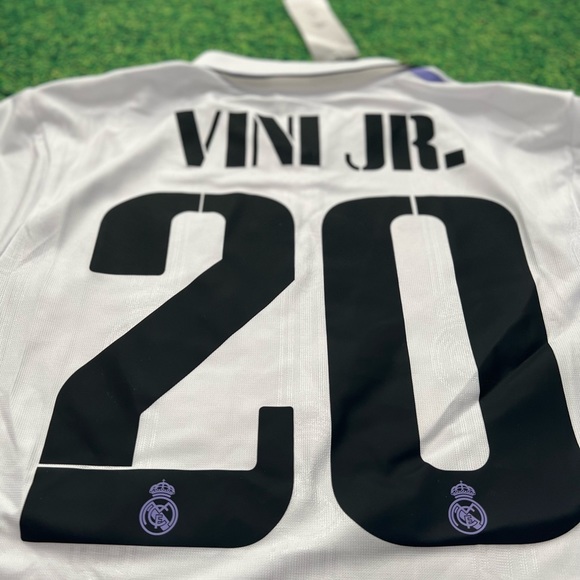 Real Madrid 22/23 Authentic Home Jersey with Vini JR printing - Picture 7 of 9